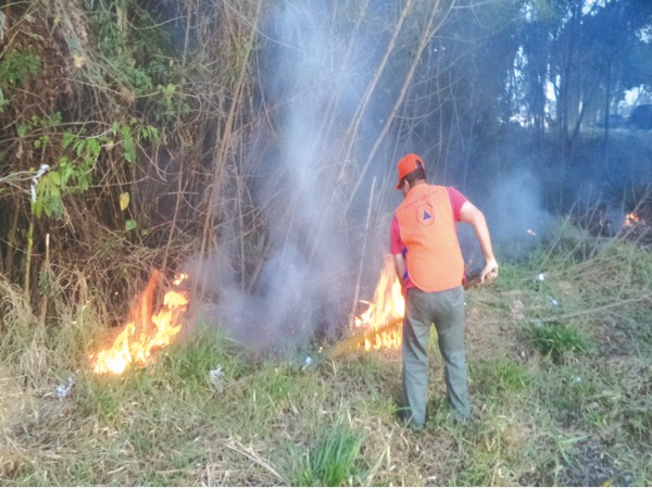 11/05/2020 - Pinda alerta população de que queimada é crime ambiental