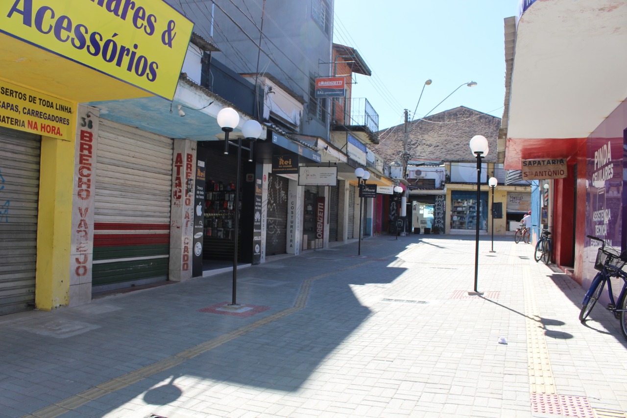27/05/2020 - Revitalizado, Centro Comercial 10 de julho será entregue para comerciantes e população